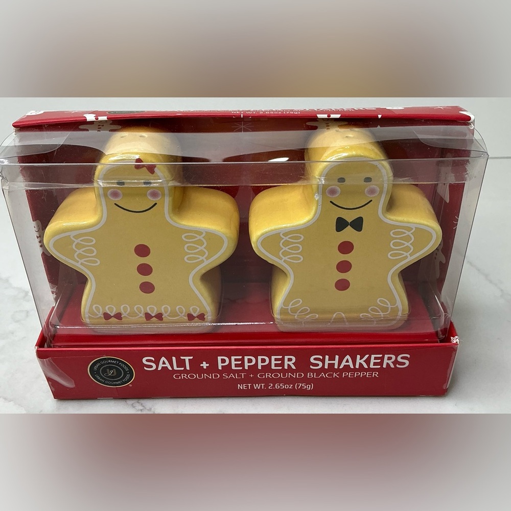 Salt & Pepper Shaker Filled With Salt And Pepper Christmas Gingerbread Man.